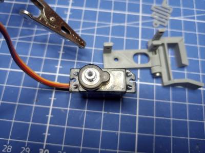 coupler-cut-servo2.jpg coupler-cut-servo2.jpg